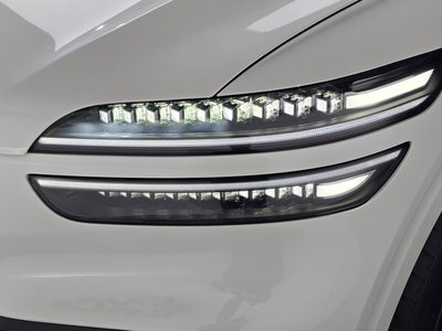 صورة 9 لـ 2025 Genesis GV70