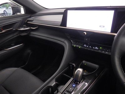 2025 Toyota CROWN SPORT photo 3