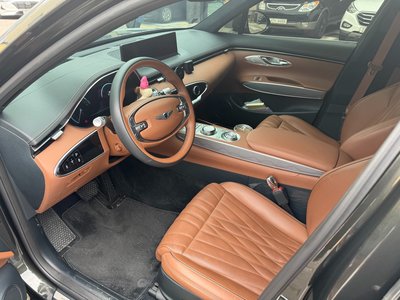 صورة 6 لـ 2023 Genesis GV70