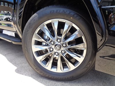 TOYOTA LAND CRUISER 300 - 8