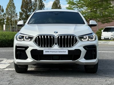 2022 BMW X6 photo 2