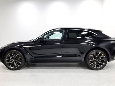 ASTON MARTIN DBX - 8