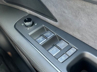 صورة مصغرة 35 لـ 2025 AUDI A8