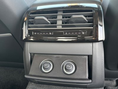 صورة مصغرة 40 لـ 2025 AUDI A8