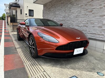 ASTON MARTIN DB11