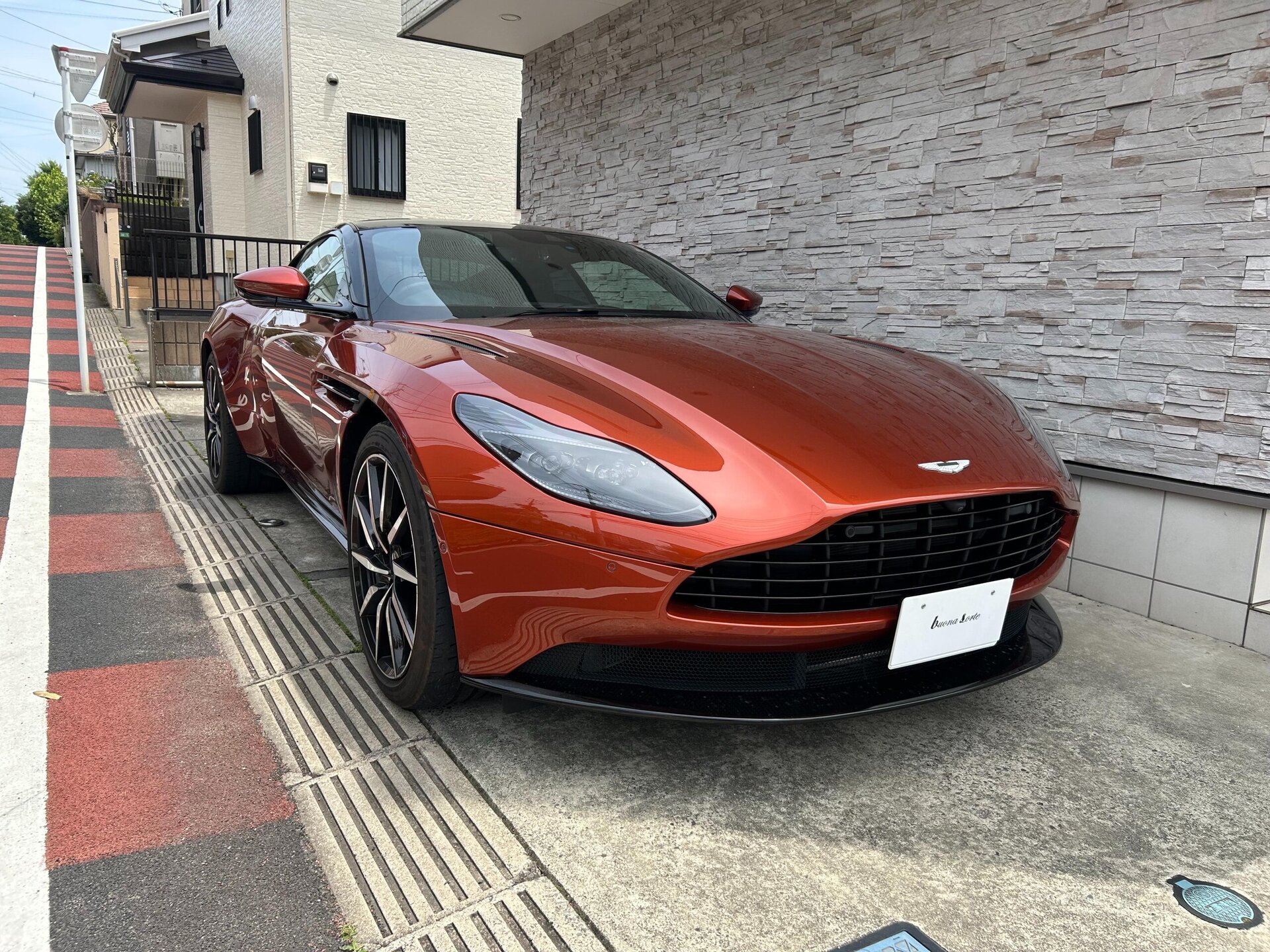 ASTON MARTIN DB11 - View 1