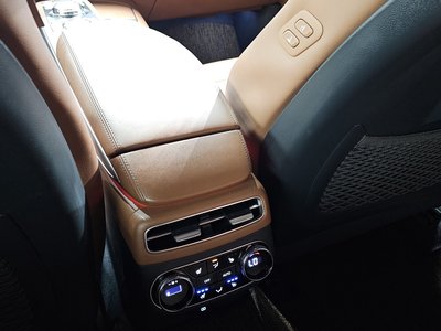 2021 Genesis GV70 thumbnail 34