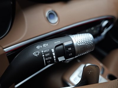 2021 Genesis GV70 thumbnail 32