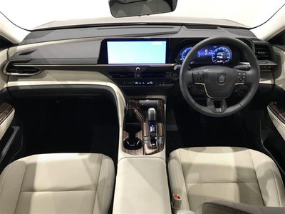 TOYOTA CROWN CROSSOVER - 2