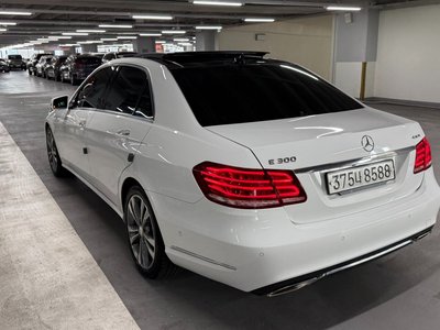 MERCEDES-BENZ E-CLASS - 4