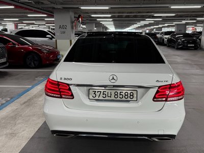MERCEDES-BENZ E-CLASS - 3