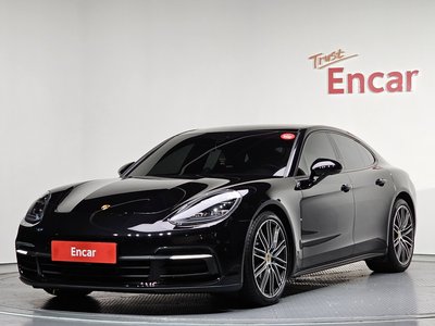PORSCHE PANAMERA - 1