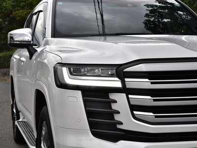 TOYOTA LAND CRUISER 300 - 3