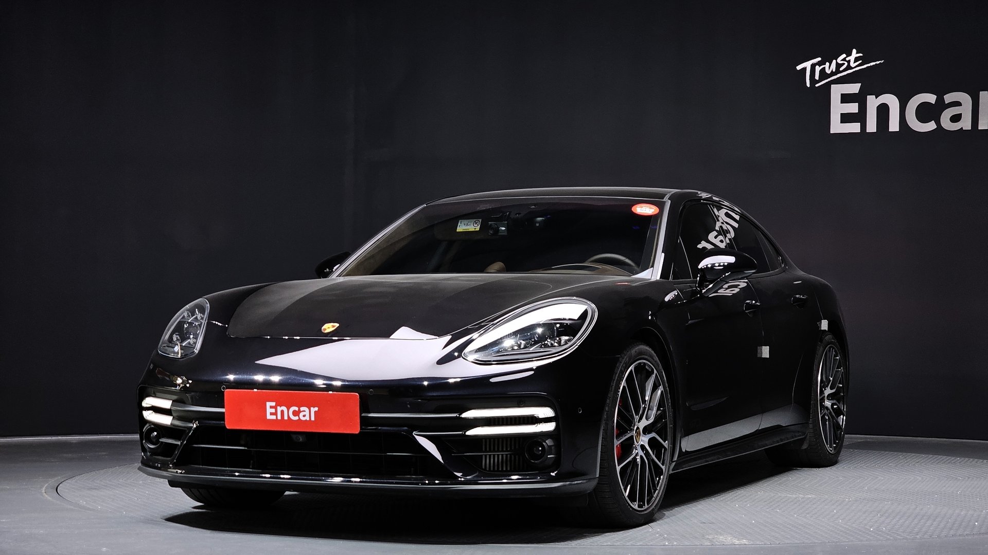 PORSCHE PANAMERA - View 1