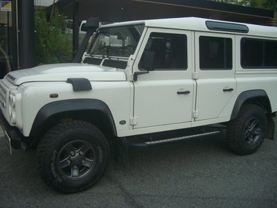LAND ROVER DEFENDER - 10