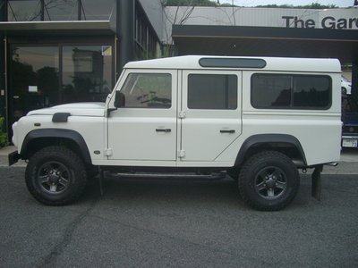 LAND ROVER DEFENDER - 9