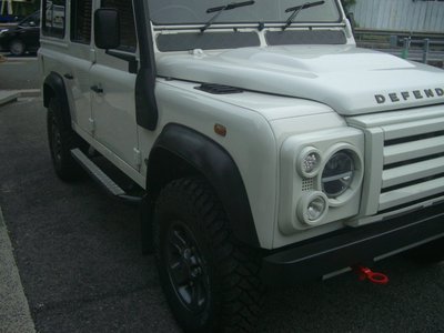 LAND ROVER DEFENDER - 4