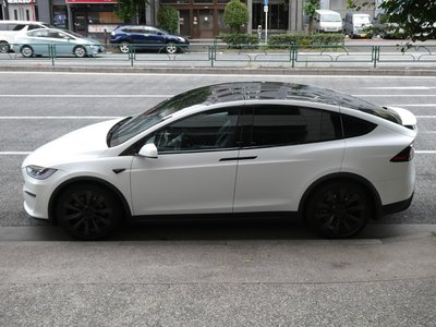 TESLA MODEL X - 8