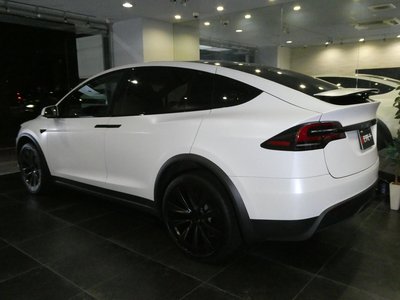 TESLA MODEL X - 7