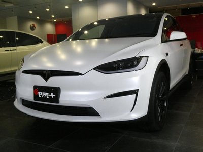 TESLA MODEL X - 10
