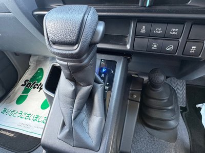 صورة مصغرة 28 لـ 2024 Toyota LAND CRUISER 70