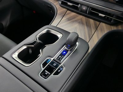 صورة مصغرة 45 لـ 2024 Lexus LM