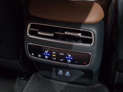 2025 Genesis GV70 — миниатюра 28