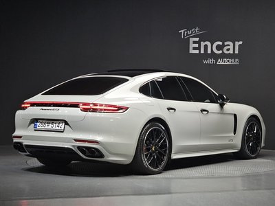 PORSCHE PANAMERA - 3