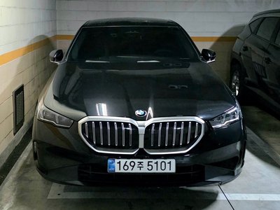 2024 BMW 5 SERIES photo 1