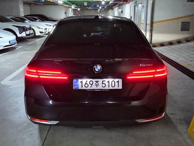 2024 BMW 5 SERIES photo 3