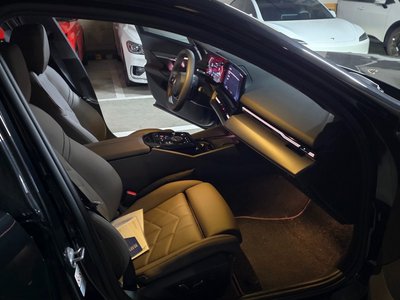 2024 BMW 5 SERIES photo 9