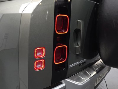 LAND ROVER DEFENDER - 10