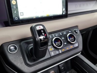 LAND ROVER DEFENDER - 9