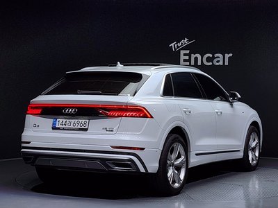 AUDI Q8 - 4
