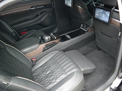 2021 Genesis G90 — миниатюра 17