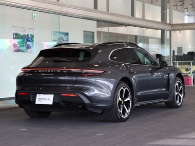 PORSCHE TAYCAN - 7