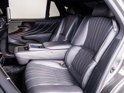 صورة 8 لـ 2019 Lexus LS