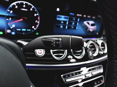 MERCEDES-BENZ E-CLASS - 9