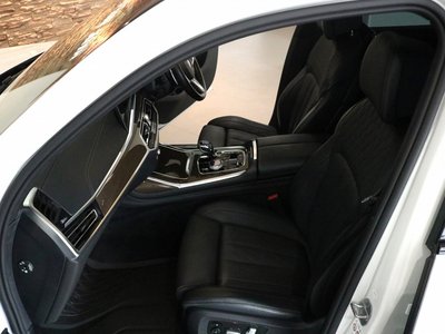 2020 BMW X7 缩略图 18