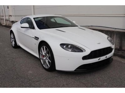 ASTON MARTIN V8 VANTAGE - 1