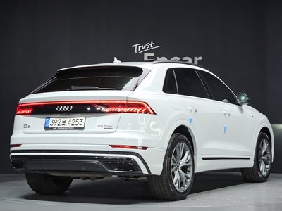 AUDI Q8 - 3