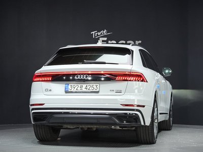 AUDI Q8 - 4