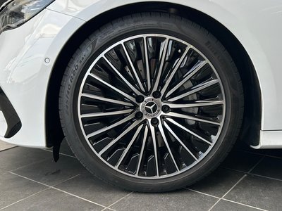 MERCEDES-BENZ E-CLASS - 4