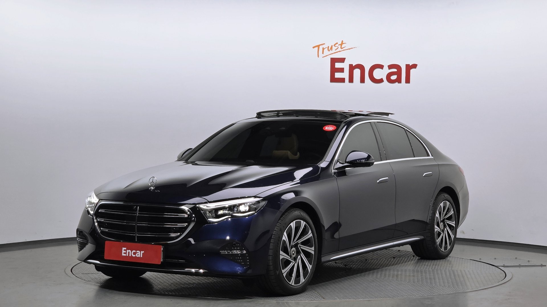 MERCEDES-BENZ E-CLASS - View 1