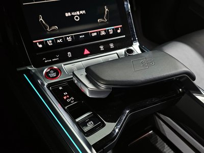 AUDI E-TRON - 9