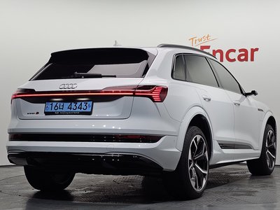 AUDI E-TRON - 3