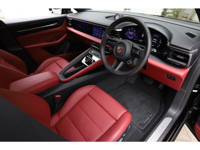 PORSCHE MACAN - 2