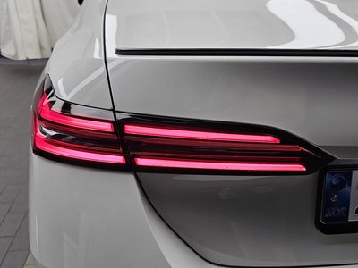 صورة 10 لـ 2025 BMW 5 SERIES