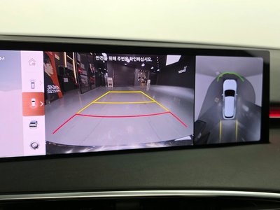 2024 Genesis GV70 thumbnail 17