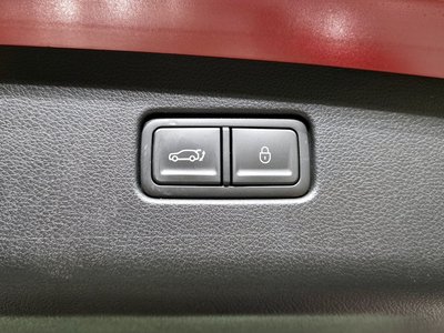2024 Genesis GV70 thumbnail 18